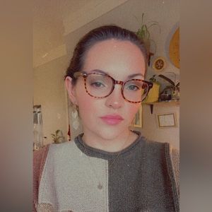 Meet your Posher, Deedra